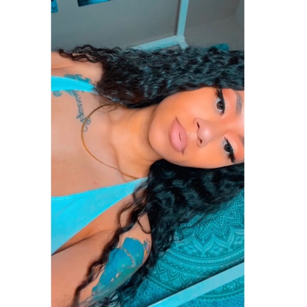 Meet your Posher, Destinee